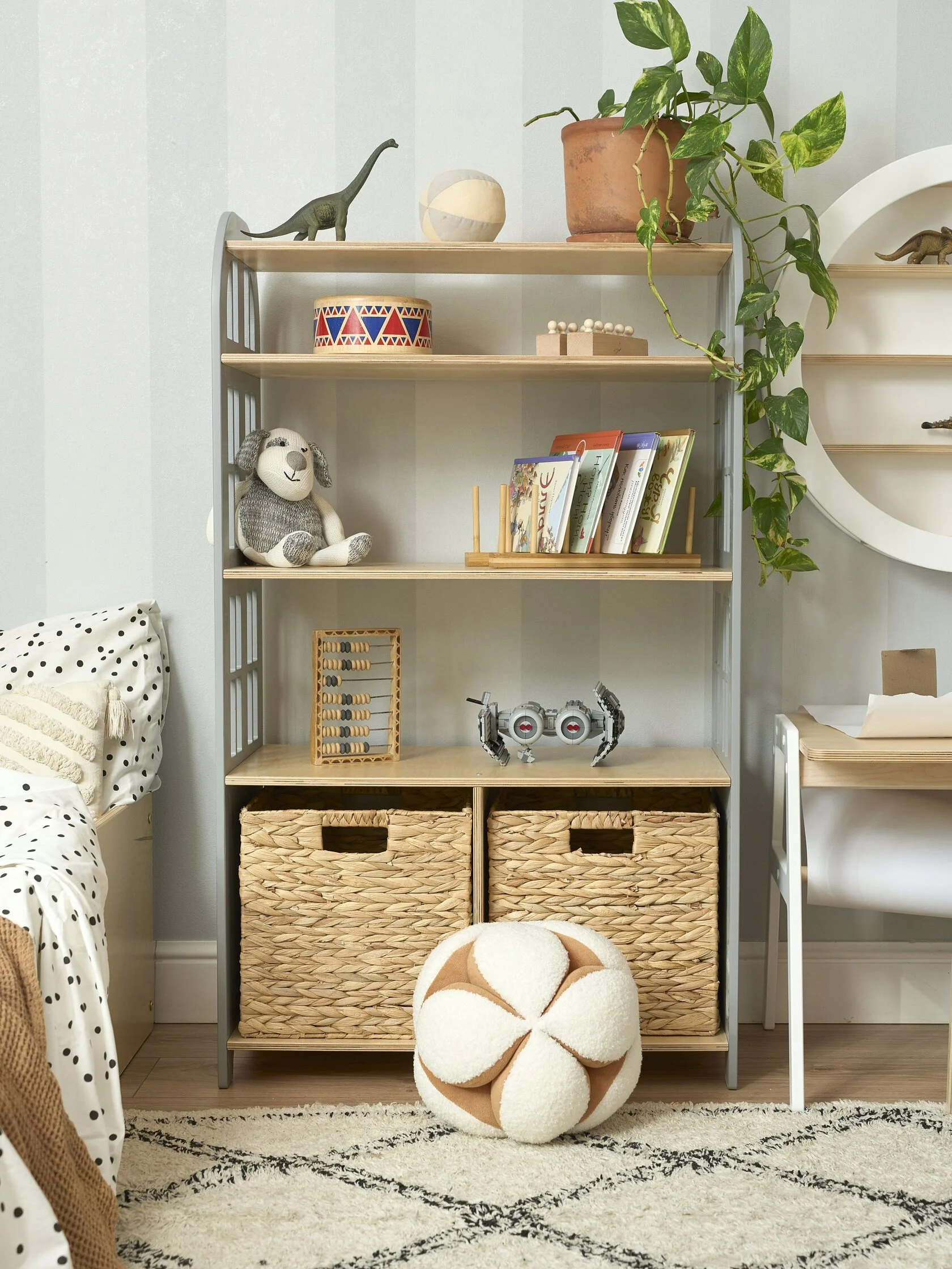 windows shelf for toys and books6 windows shelf for toys and books6